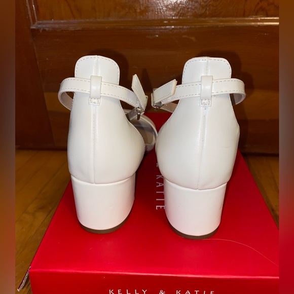 White Heeled Sandal Sz. 7.5 - Picture 4 of 8